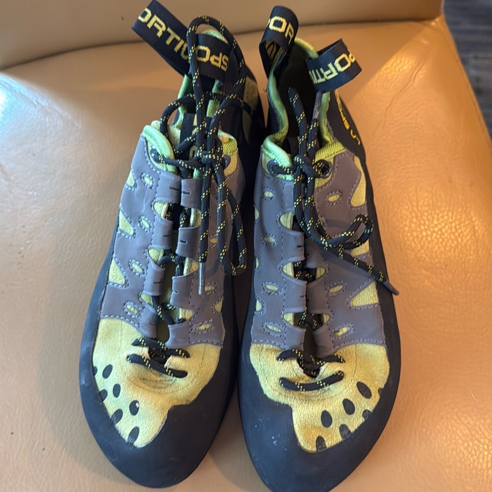 La Sportiva Men's TarantuLace Performance Rock Climbing Shoe, Kiwi/Grey, 8.5